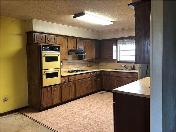 2nd image of 218 Meyers Dr