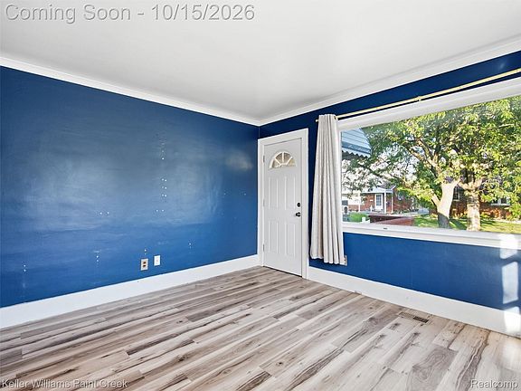 5th image of 27941 Gladstone St