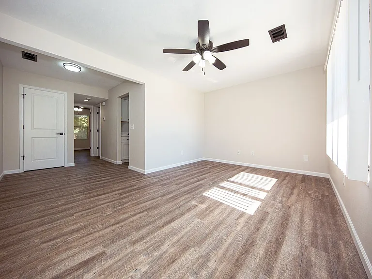 Shadow Ridge Apartments — Photo 13