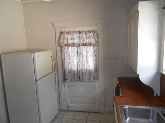 3rd image of 636 10th St