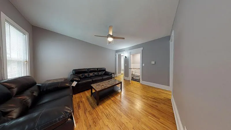 6 bed, 2.5 bath, 2040 sqft, $3,900 — Photo 2