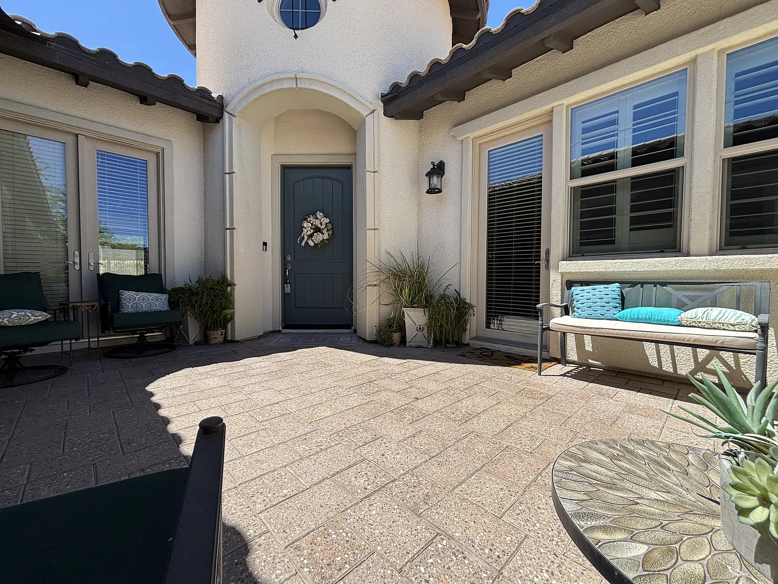 4 bed, 3842 sqft, $8,100 — Photo 2