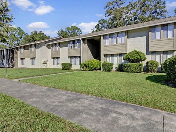 2nd image of 10101 Arrowhead Dr #122-06