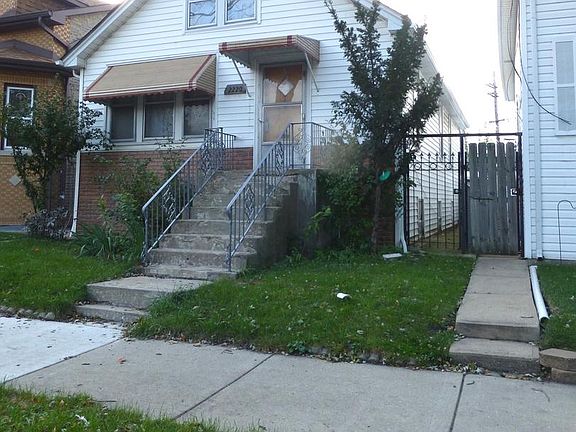 3rd image of 2220 N Mulligan Ave