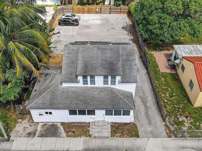 220 SW 16th St #BACK — Photo 3