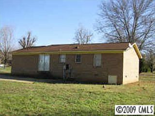 1st image of 2106 Fernwood Dr