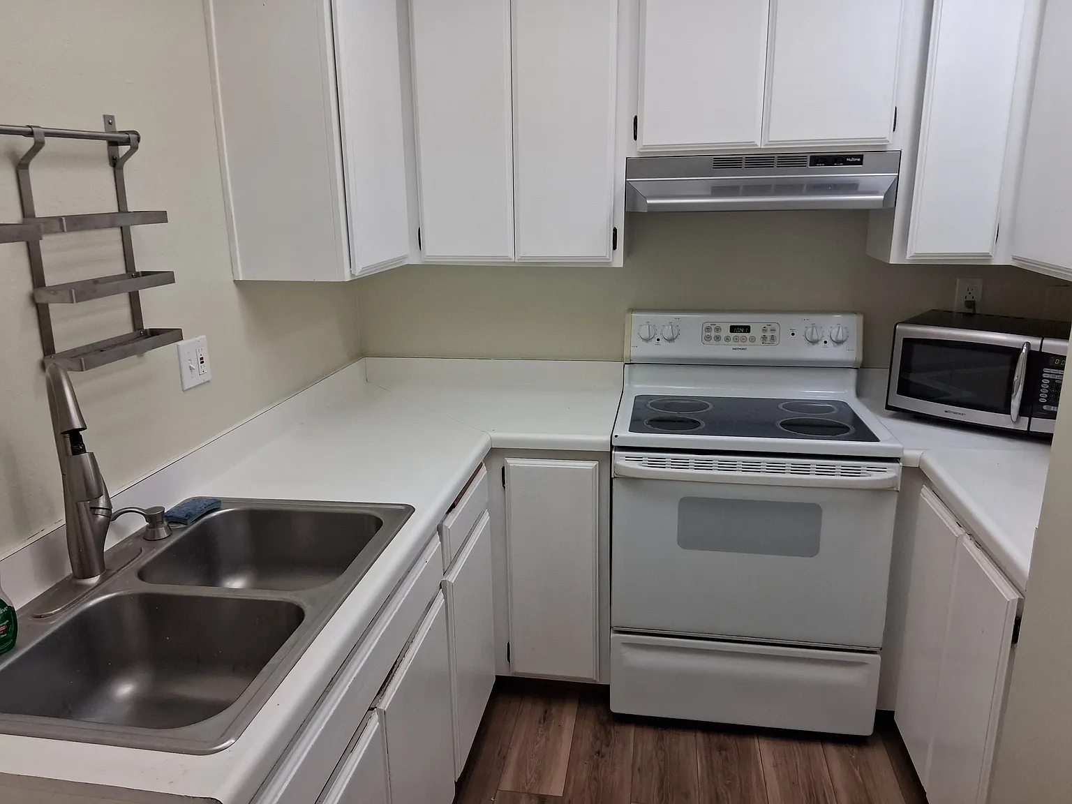 2 bed, $2,800 — Photo 3
