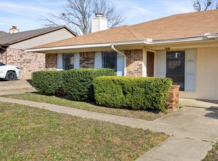 3010 Hilltop Dr, Euless, TX 76039