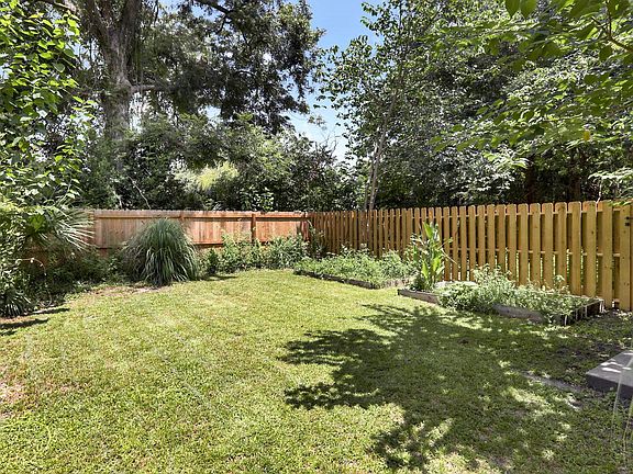 4th image of 622 E Park Avenue Ln #0