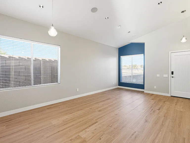 16404 S 46th Way — Photo 5