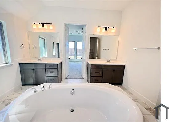 2524 Lafayette Dr — Photo 11