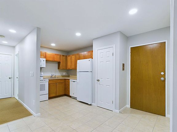 5th image of 445 Pleasant St #26