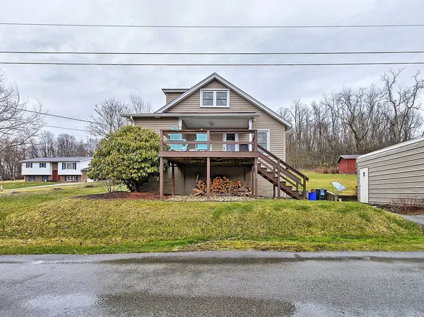 143 Goat Hill Ln, Mount Pleasant, PA 15666