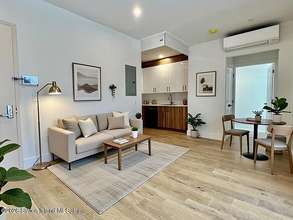 2nd image of 3865 Amboy Rd #4A