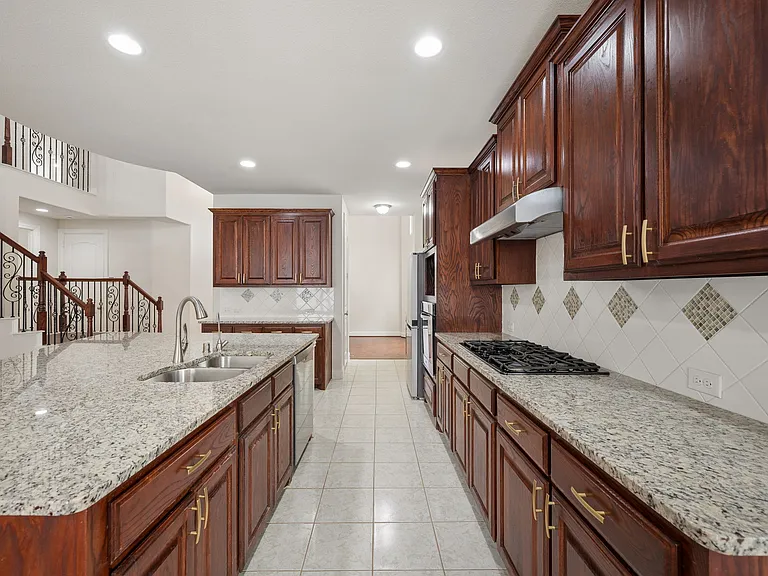 9813 Karlovich Dr — Photo 10