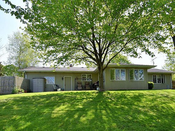 3rd image of 1140 Gerry St