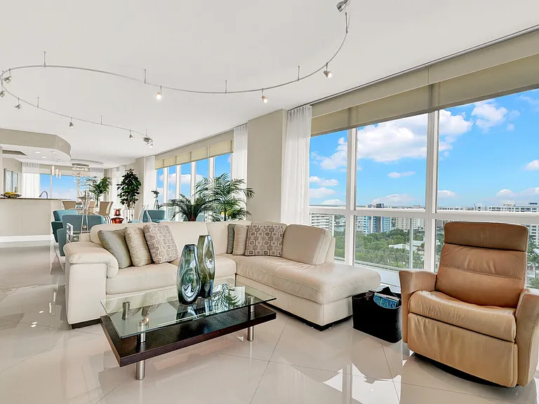 1 N Ocean Blvd #1007 — Photo 8