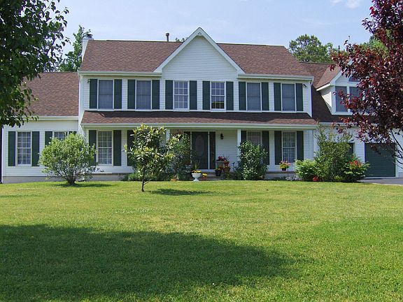 Beautiful Country Colonial on 2.3 private acres