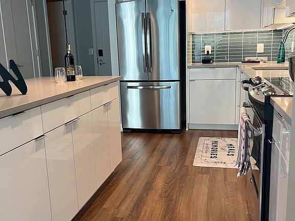 3rd image of 1919-21 Market St #1111