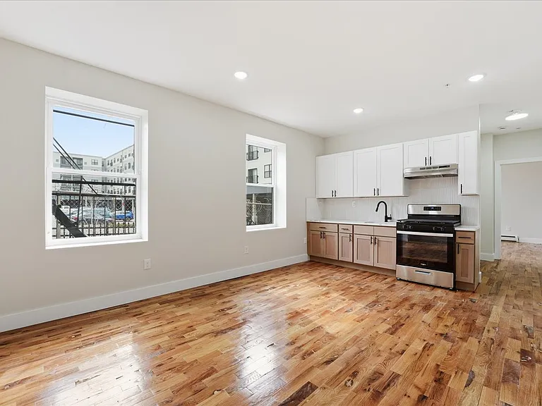 112-114 N Walnut St #2F — Photo 5