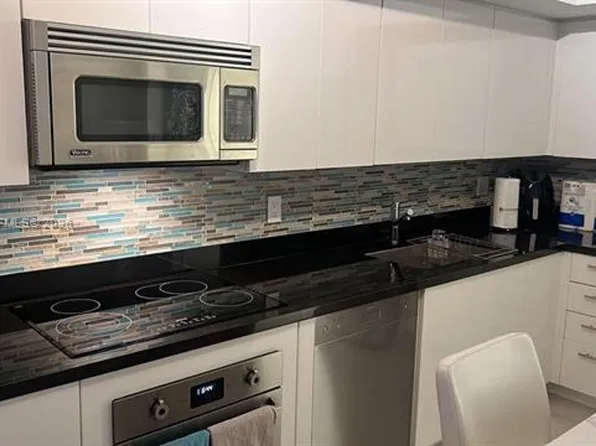 92 SW 3rd St, Miami, FL