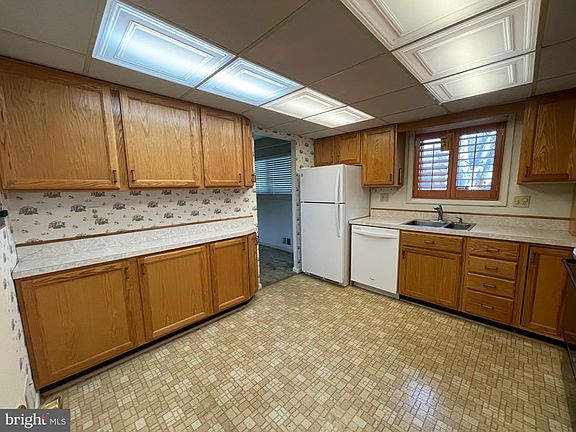 4th image of 6800 Edgemere Dr
