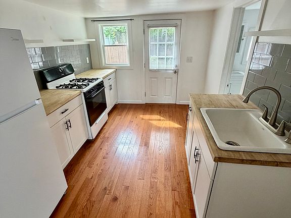 3rd image of 527 State St
