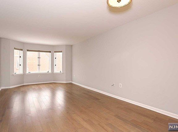 3rd image of 503 Williams Ct