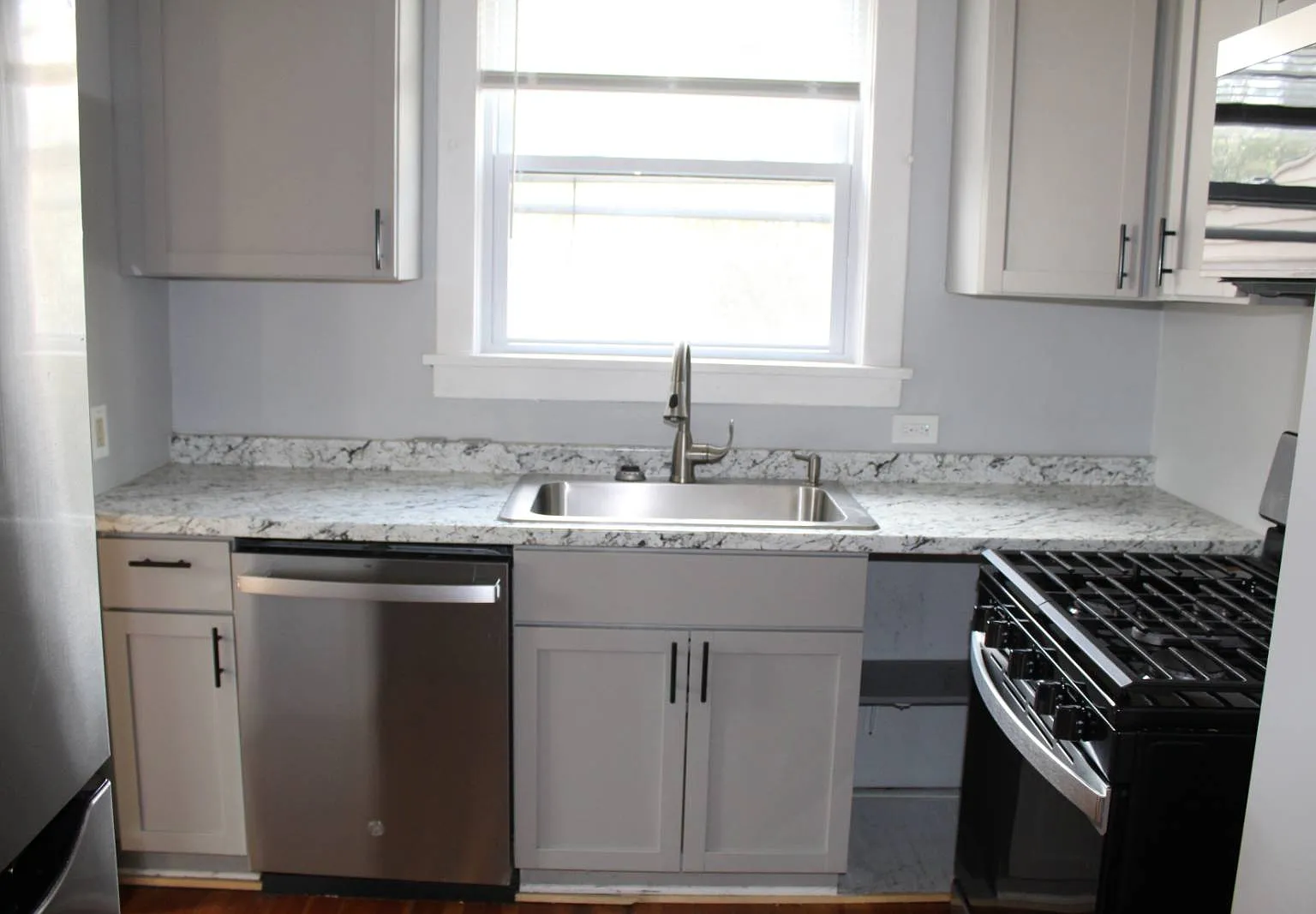 3 bed, 1.0 bath, $1,500 — Photo 2