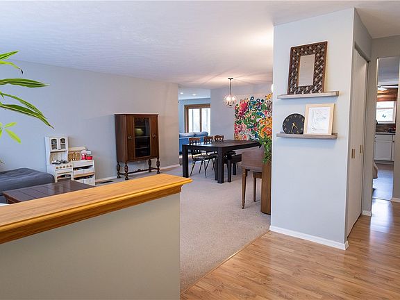 3rd image of 125 Gulfwood Ct