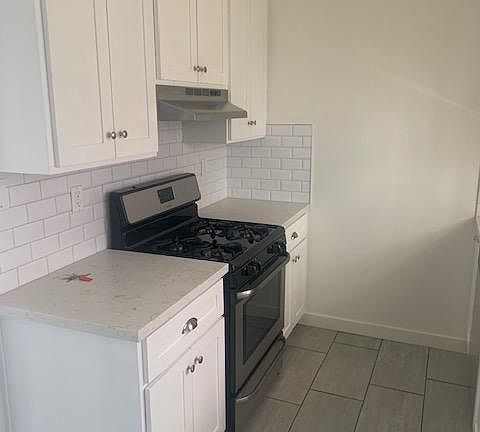 5th image of 1350 N Hayworth Ave #10