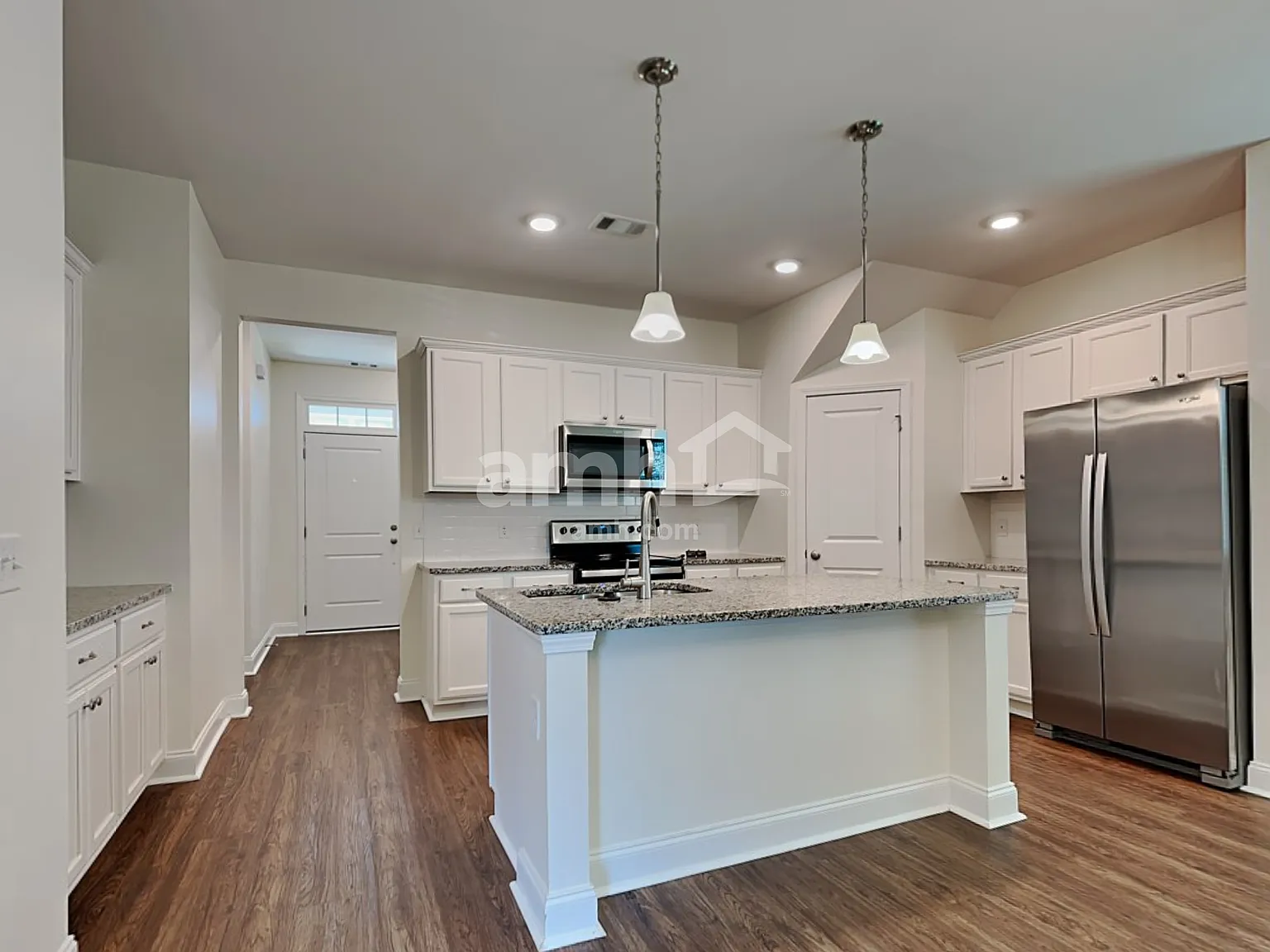 4 bed, 2.5 bath, 2204 sqft, $2,325 — Photo 3