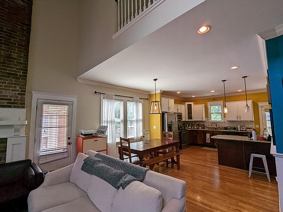 5th image of 1016 Carolyn Ave