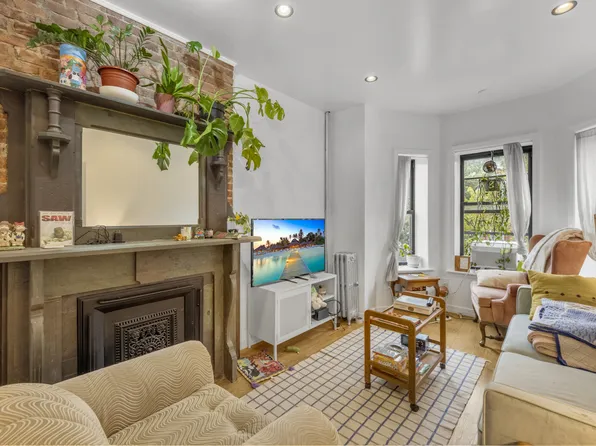 697 Jefferson Avenue image 15 of 22