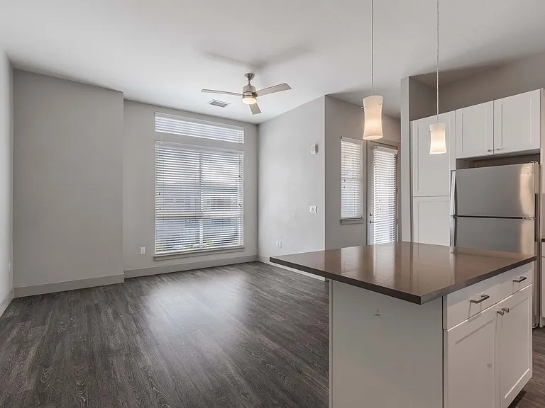 Encore Evans Station Apartments — Photo 21