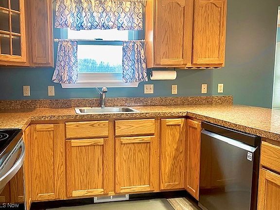 3rd image of 38185 Stoney Lake Dr