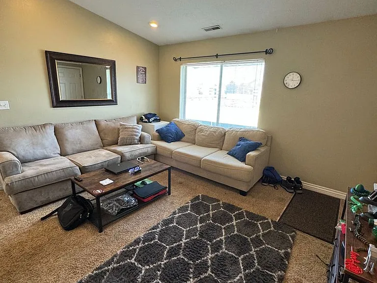 1541 N Riverside Ave #21 — Photo 4