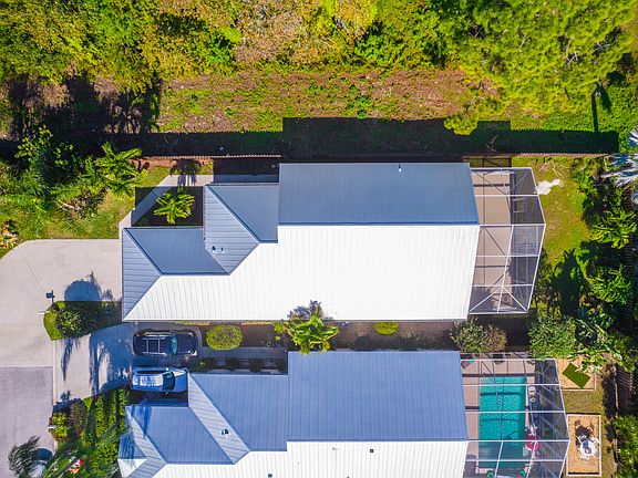 4th image of 3573 SW Coco Palm Drive