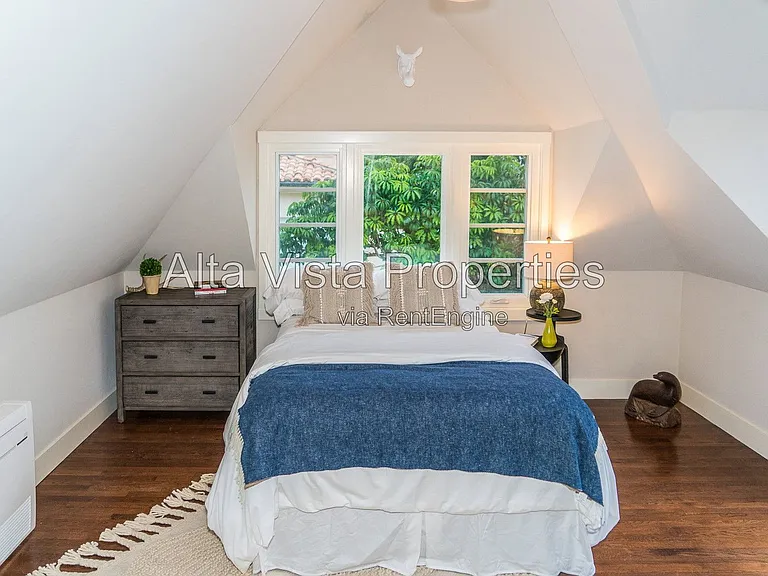 5606 Dolphin Pl — Photo 40