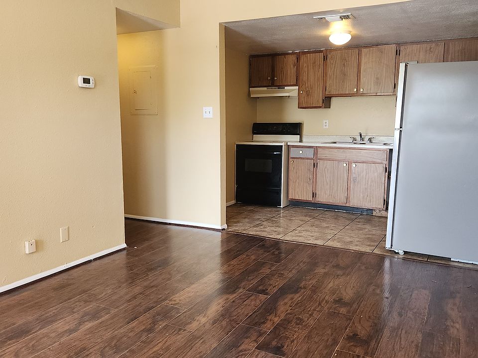 1st image of 3414 W Martin St #105