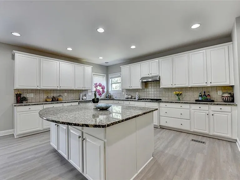4805 Shelbourne Dr — Photo 29