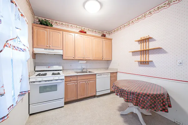 Sold by Ben Bay Realty Co. of Bay Ridge | media 6