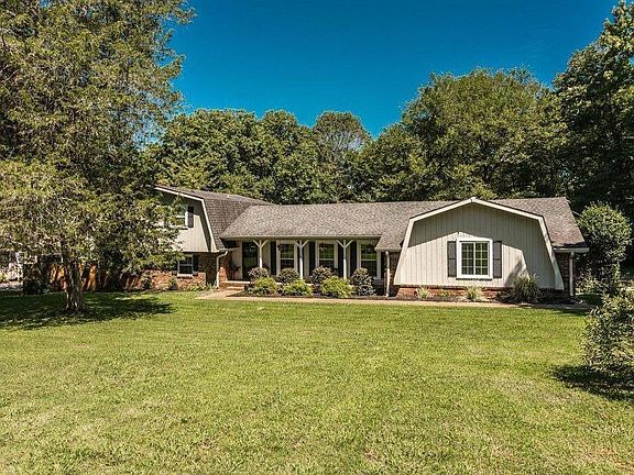 2nd image of 1027 Hickory Harbor Dr