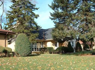 414 S See Gwun Ave, Mount Prospect, IL 60056