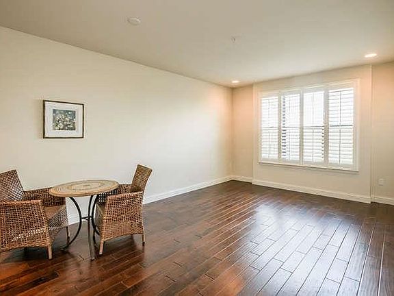 5th image of 1001 Laurel St Unit 215