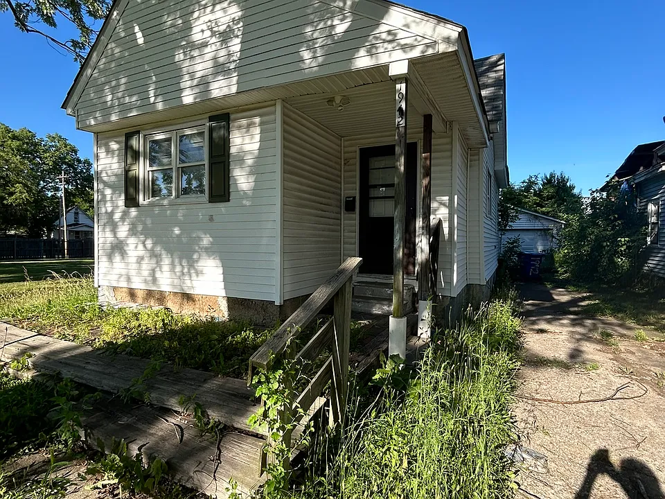 1942 N Church St
