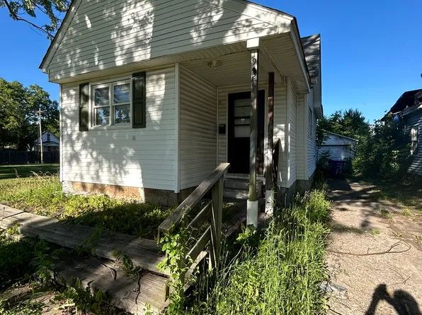1942 N Church St, Decatur, IL 62526