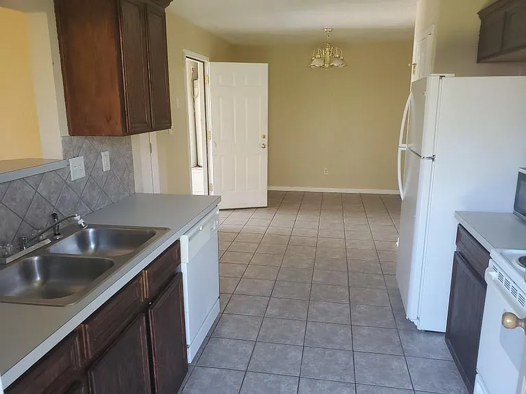 4409 Thunder Creek Dr #B — Photo 6