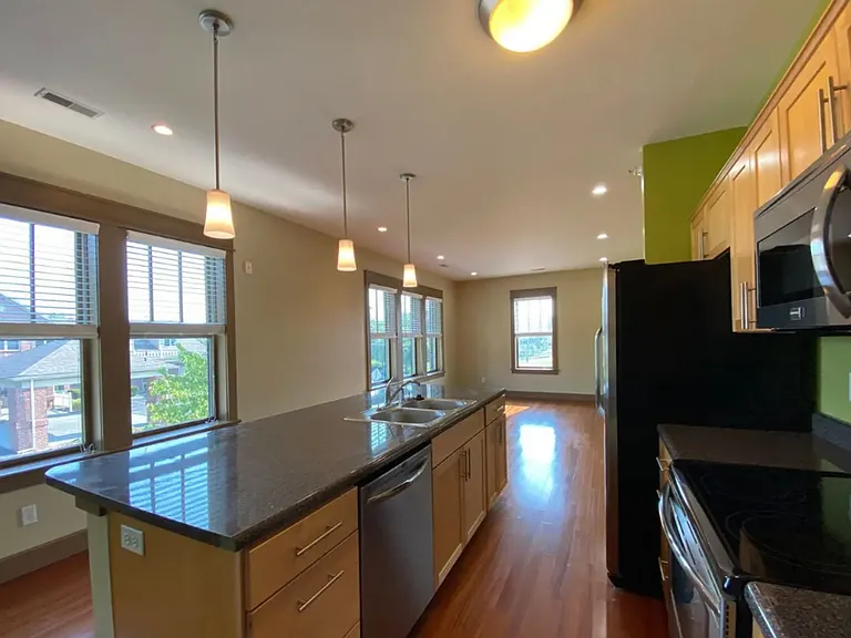 231 W Dodds St — Photo 17