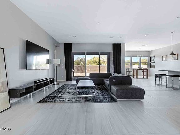 3rd image of 1118 E Paseo Way